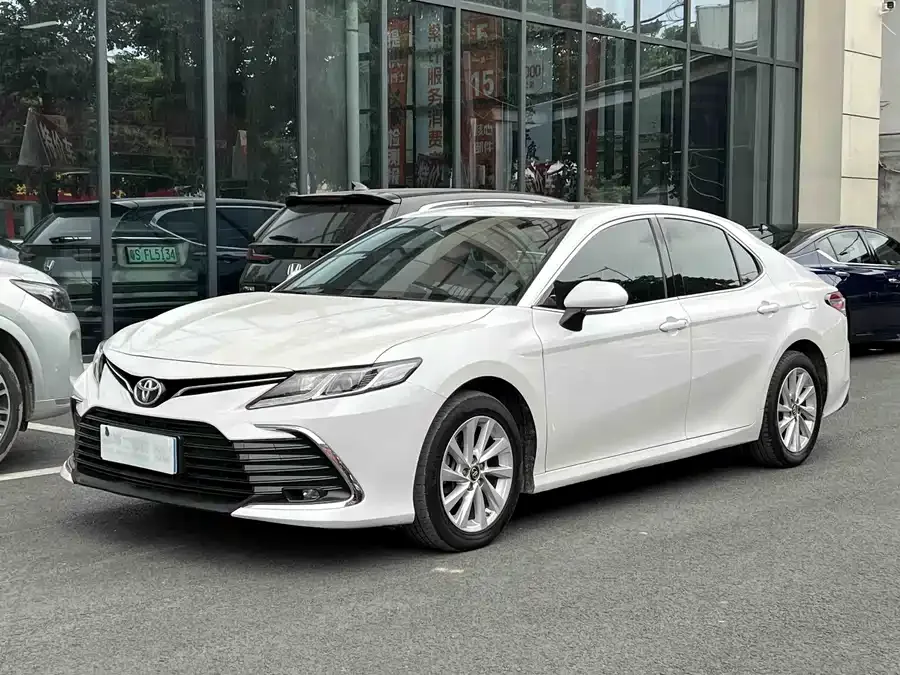 Toyota Camry Camry 2022 2.0GVP Leading Edition 2023 — фото 1, купить с доставкой в Москву