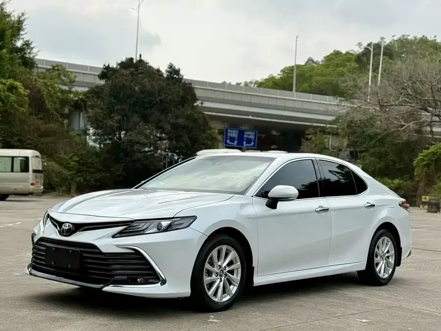 Toyota Camry Camry 2021 2.0G Deluxe Edition 2022 — фото 1, купить с доставкой в Москву