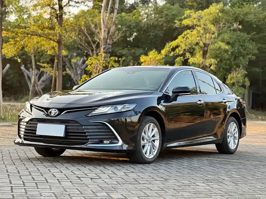 Toyota Camry Camry 2021 2.0G Deluxe Edition 2023 — фото 1, купить с доставкой в Москву