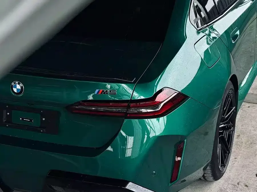 BMW M5 New Energy 2025 M5 2024 — миниатюра 2