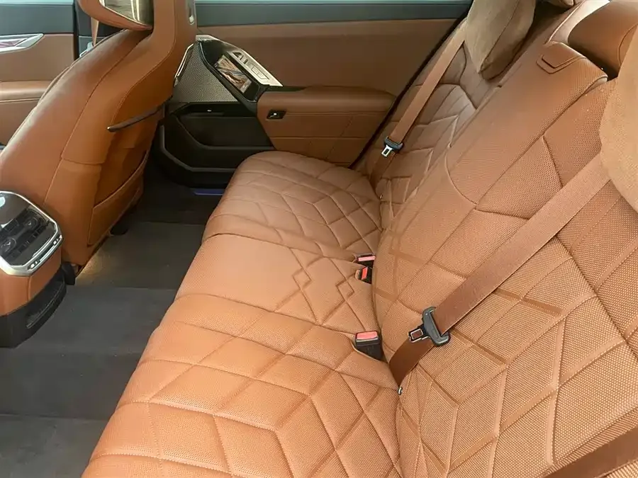 BMW i7 2023 eDrive50L Exclusive Luxury Package 2025 — миниатюра 3
