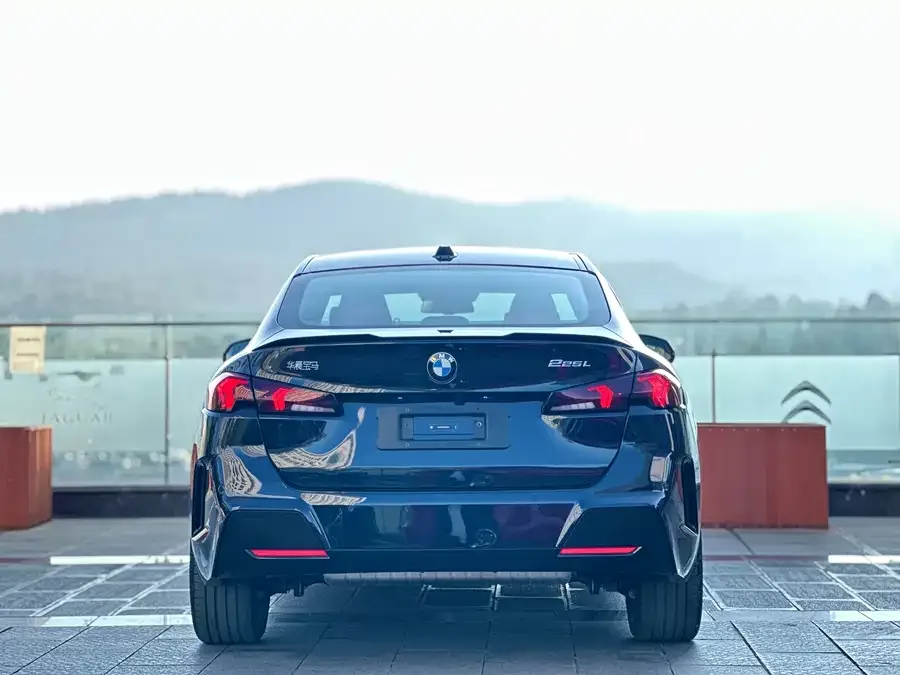 BMW 2 Series BMW 2 Series 2025 225L M Sport Night Edition 2025 — миниатюра 2