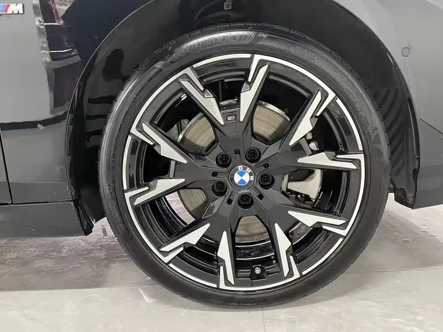 BMW 2 Series BMW 2 Series 2025 225L M Sport Night Edition 2025 — миниатюра 5