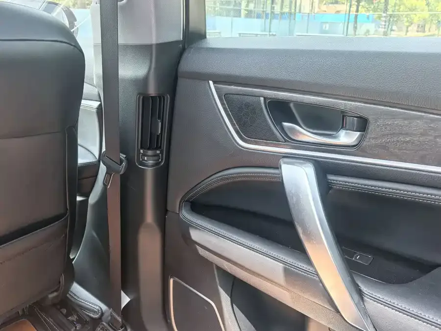 Honda UR-V 2023 240TURBO two-wheel drive elegant version 2023 — миниатюра 5