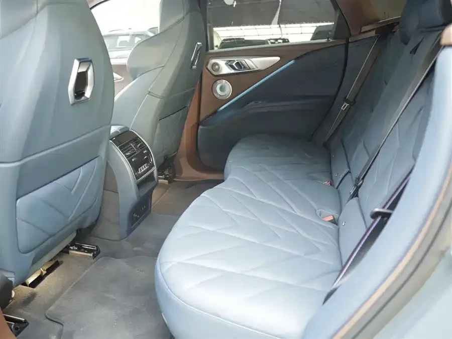 BMW XM 2023 basic model 2023 — миниатюра 3