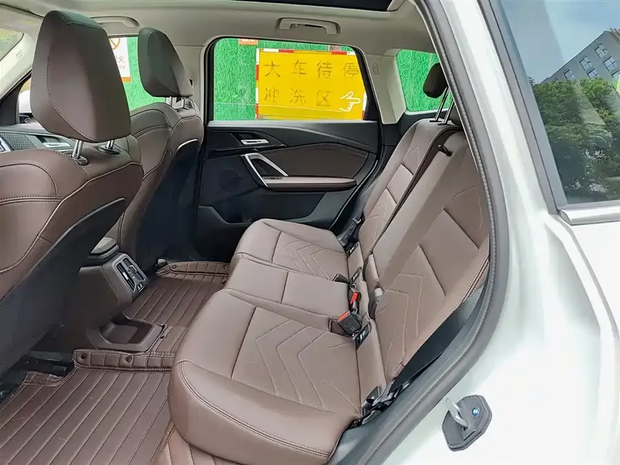BMW iX1 2025 eDrive25L X Design Package 2026 — миниатюра 5