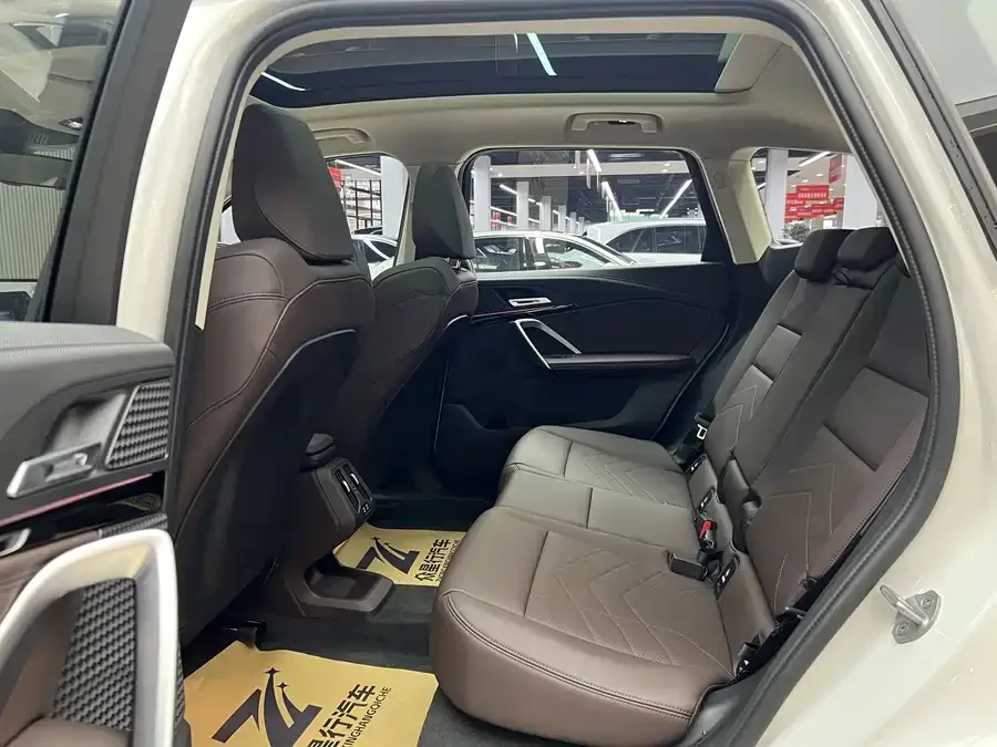 BMW iX1 2023 eDrive25L X Design Package 2026 — миниатюра 4