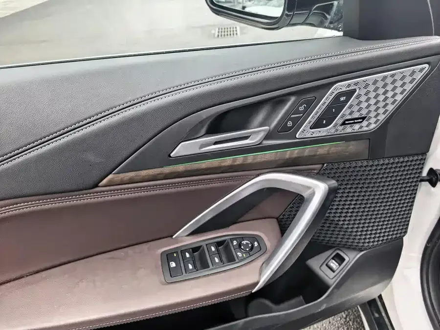 BMW iX1 2023 xDrive30L X Design Package 2025 — миниатюра 3