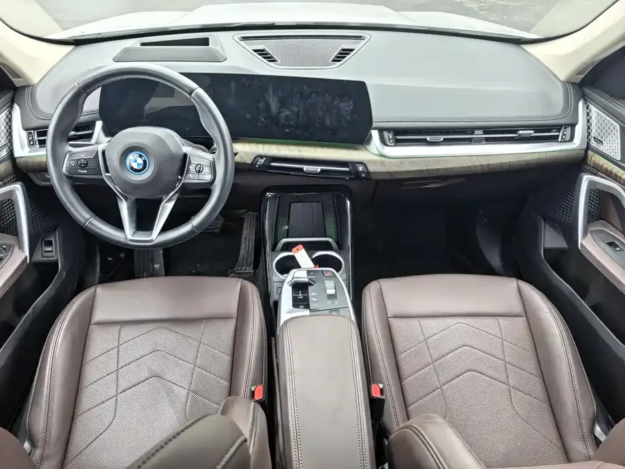 BMW iX1 2023 xDrive30L X Design Package 2025 — миниатюра 5