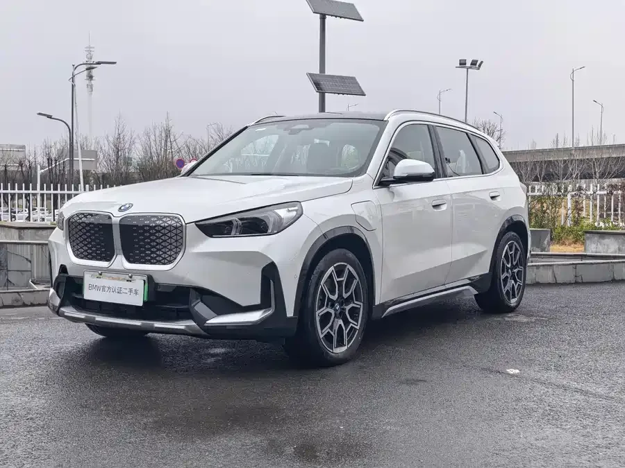 BMW iX1 2025