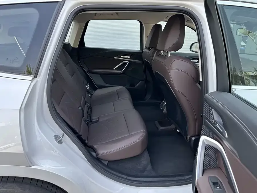 BMW iX1 2025 eDrive25L M Sport Package 2025 — миниатюра 4