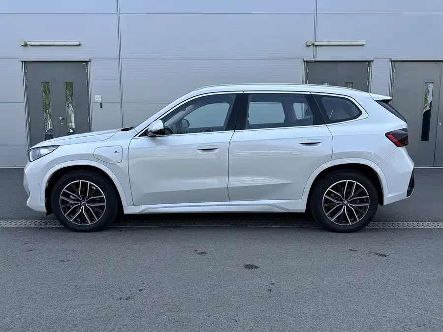 BMW iX1 2025 eDrive25L M Sport Package 2025 — миниатюра 5