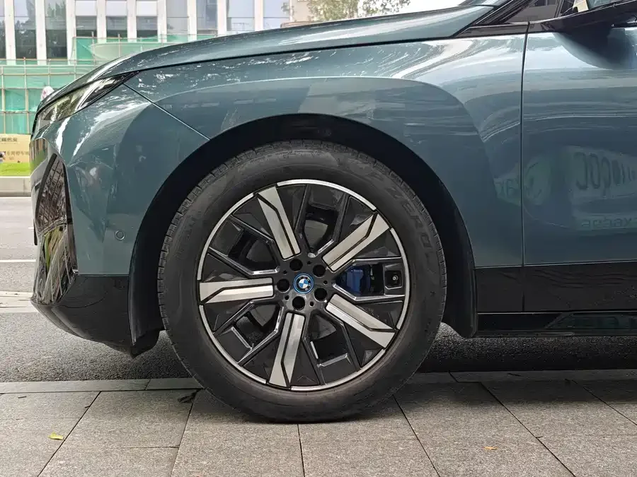 BMW iX 2022 xDrive40 2023 — миниатюра 2