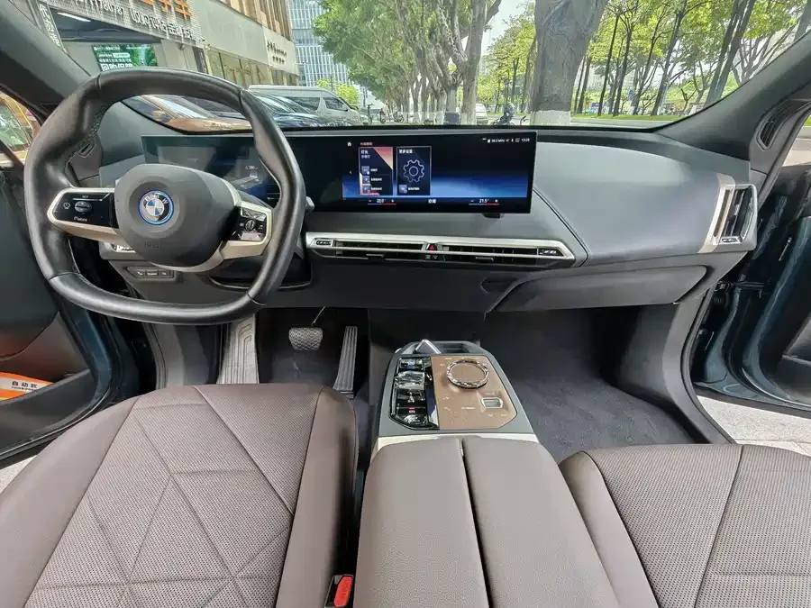 BMW iX 2022 xDrive40 2023 — миниатюра 3