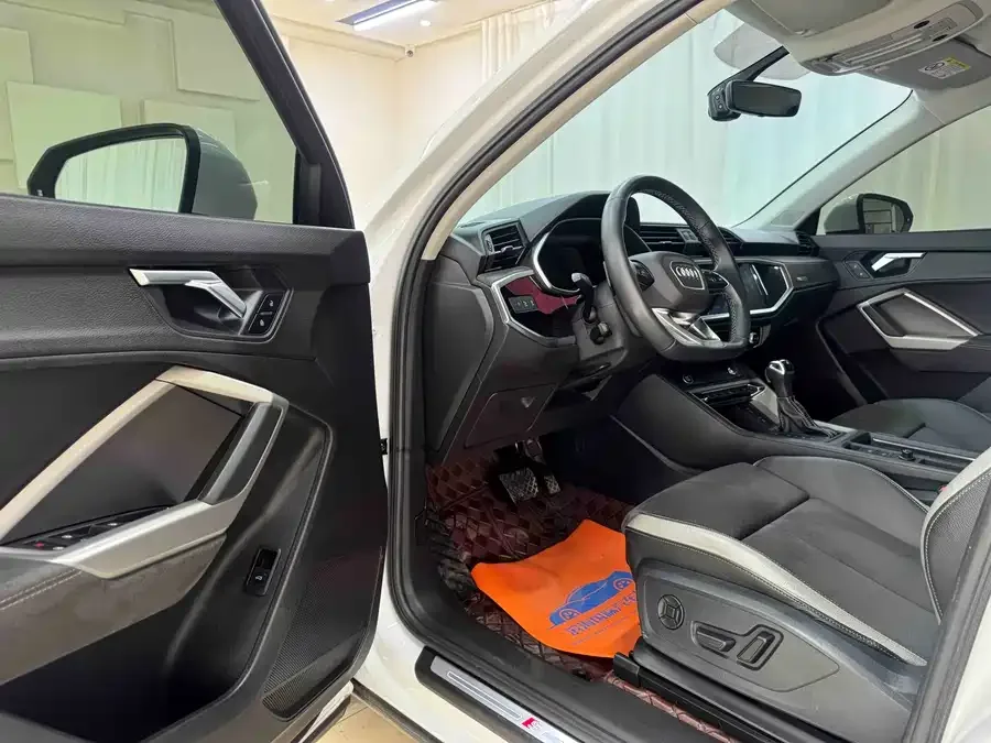Audi Q3 2022 35 TFSI Fashionable and Dynamic 2022 — миниатюра 4