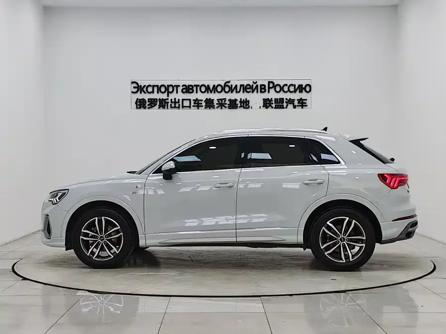 Audi Q3 2022 35 TFSI aggressive and dynamic model 2022 — миниатюра 2