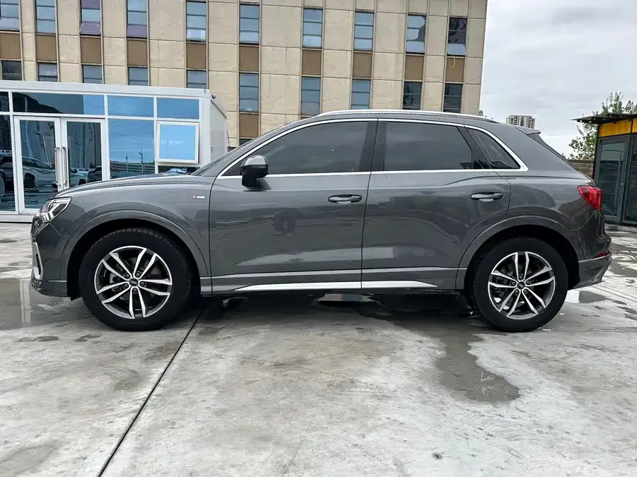 Audi Q3 2022 35 TFSI aggressive and dynamic model 2022 — миниатюра 3