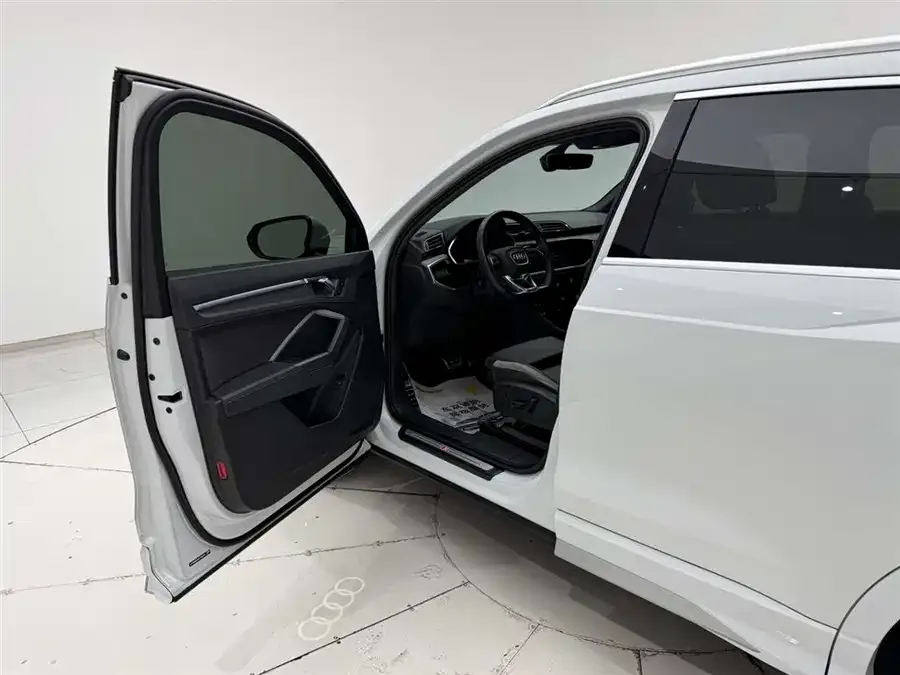 Audi Q3 2024 35 TFSI Fashion Dynamic Edition 2023 — миниатюра 4