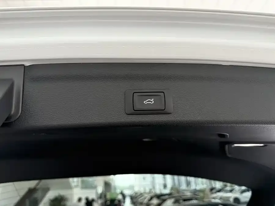 Audi Q3 2022 35 TFSI aggressive and dynamic model 2022 — миниатюра 5