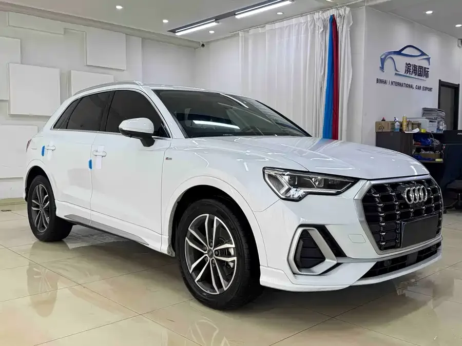 Audi Q3 2022 35 TFSI aggressive and dynamic model 2022 — миниатюра 3