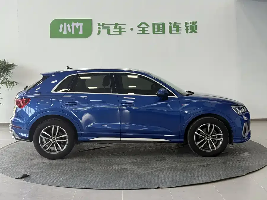 Audi Q3 2022 35 TFSI aggressive and dynamic model 2022 — миниатюра 4
