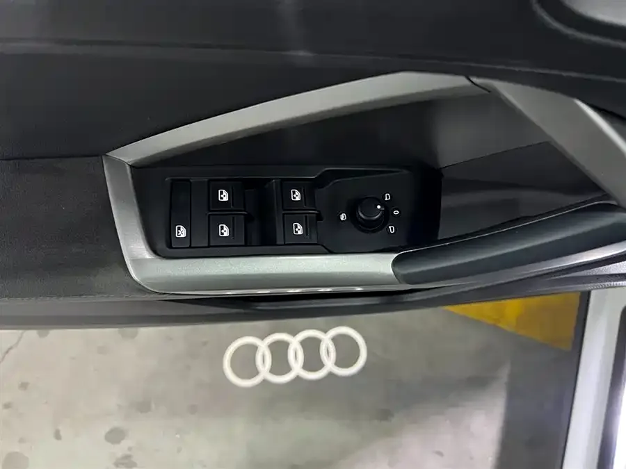 Audi Q3 2022 35 TFSI aggressive and dynamic model 2022 — миниатюра 5