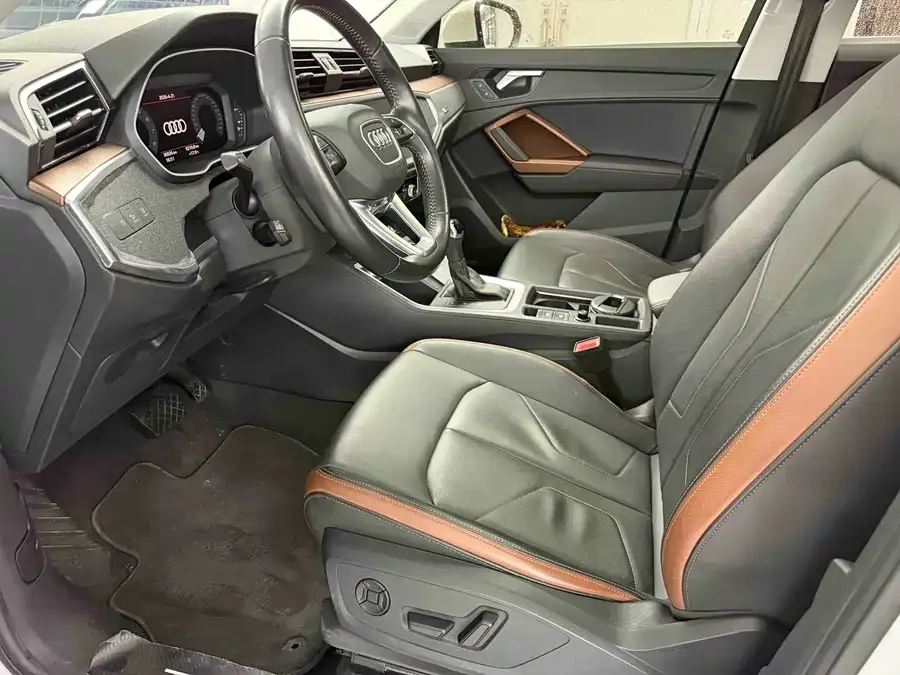 Audi Q3 2022 35 TFSI Fashionable and Elegant 2022 — миниатюра 4