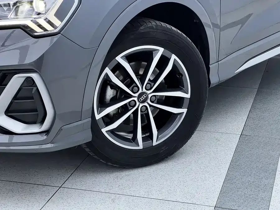 Audi Q3 2022 35 TFSI Fashionable and Elegant 2022 — миниатюра 4