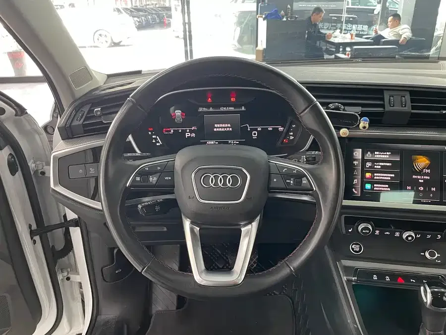Audi Q3 2022 35 TFSI Fashionable and Elegant 2022 — миниатюра 3