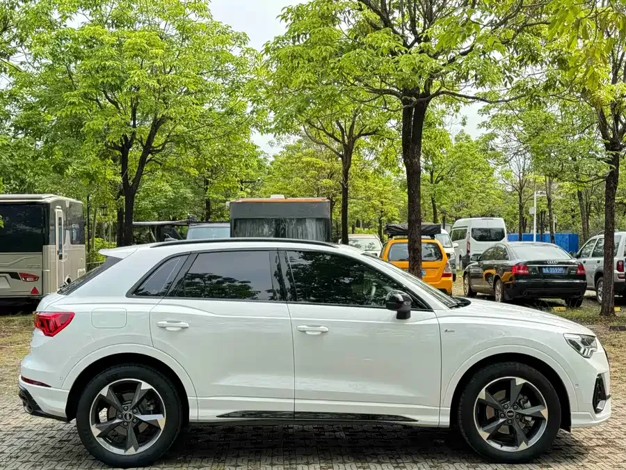 Audi Q3 2023 35 TFSI Fashion Dynamic Edition (1.4T) 2022 — миниатюра 4