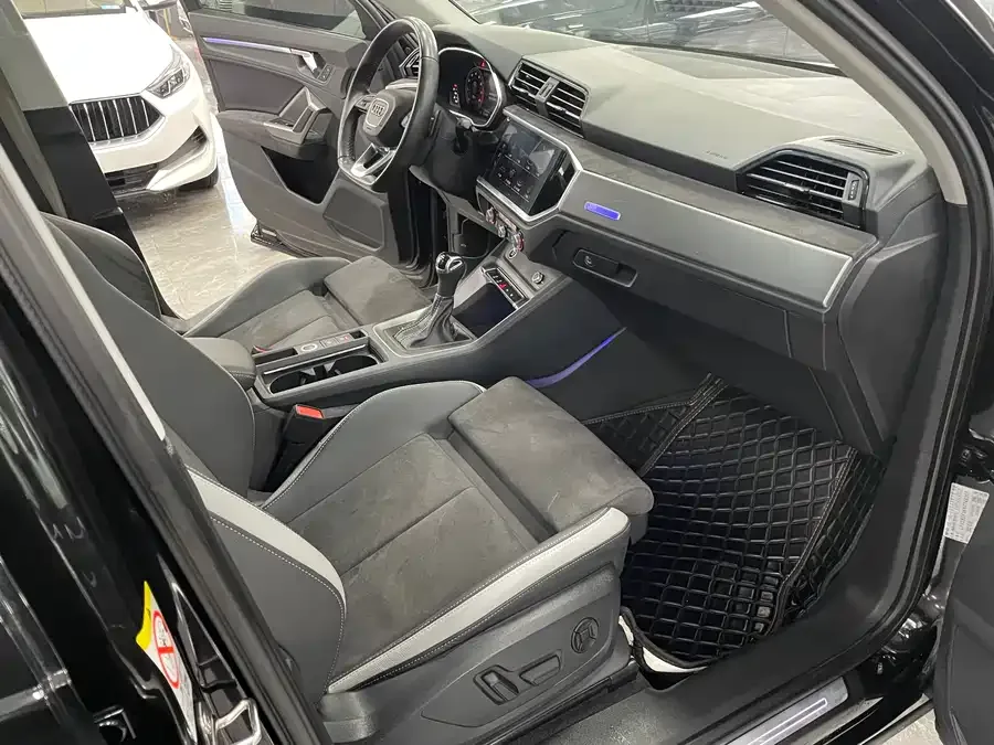 Audi Q3 2022 35 TFSI Fashionable and Dynamic 2022 — миниатюра 4