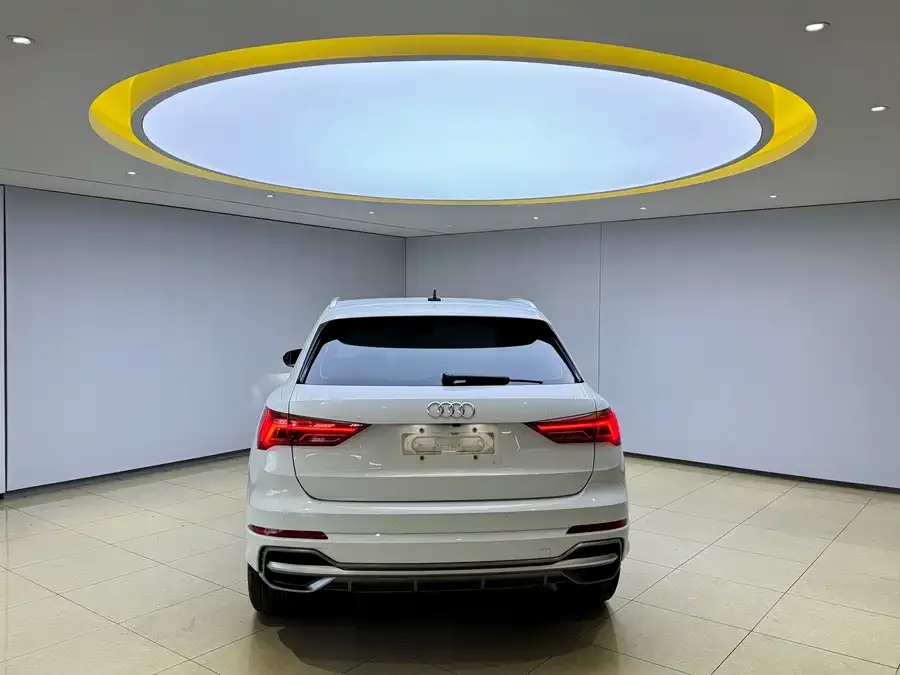 Audi Q3 2022 35 TFSI Fashionable and Dynamic 2022 — миниатюра 2