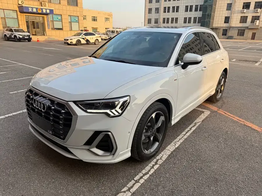 Audi Q3 2022 35 TFSI Fashionable and Dynamic 2022 — фото 1, купить с доставкой в Москву