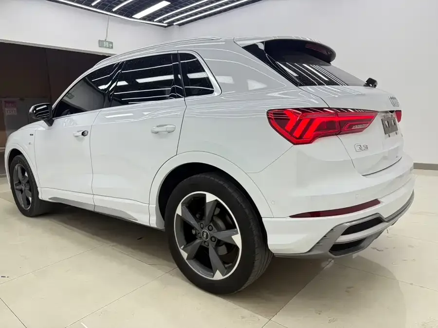 Audi Q3 2022 35 TFSI Fashionable and Dynamic 2022 — миниатюра 2