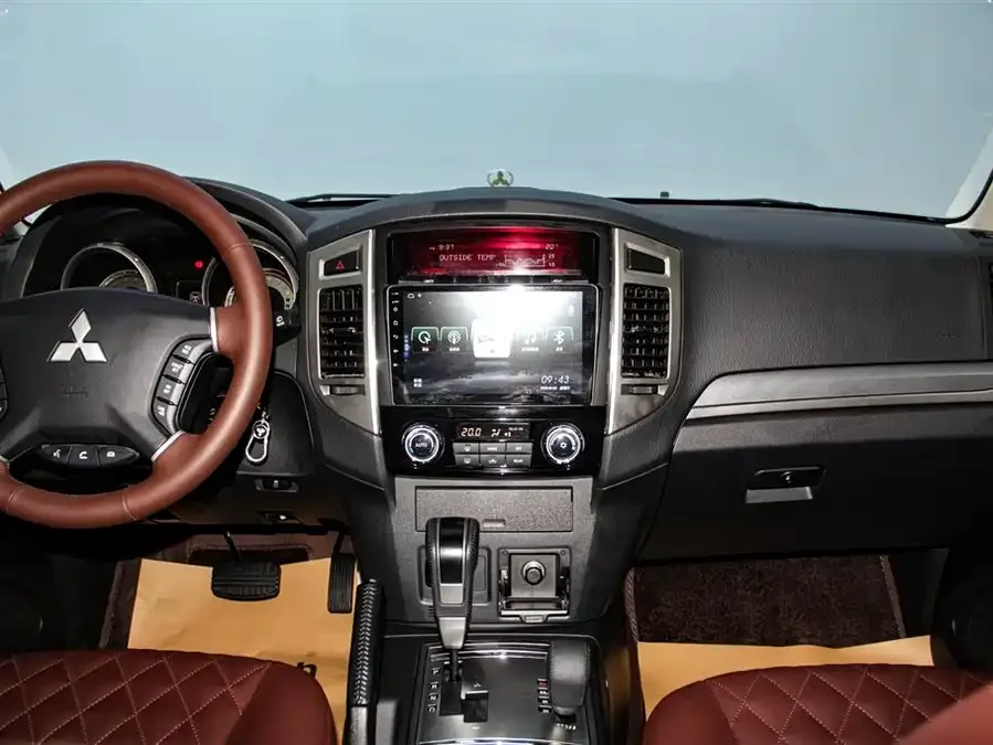 Mitsubishi Pajero Pajero (imported) 2020 3.0L automatic standard version 2024 — миниатюра 4