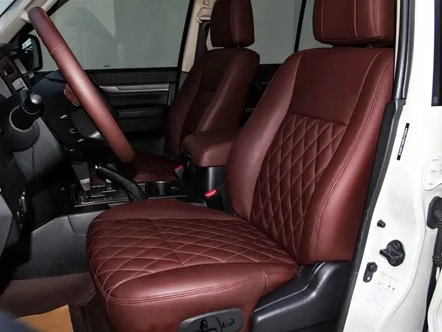 Mitsubishi Pajero Pajero (imported) 2020 3.0L automatic standard version 2024 — миниатюра 5