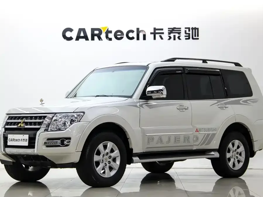 Mitsubishi Pajero 2024