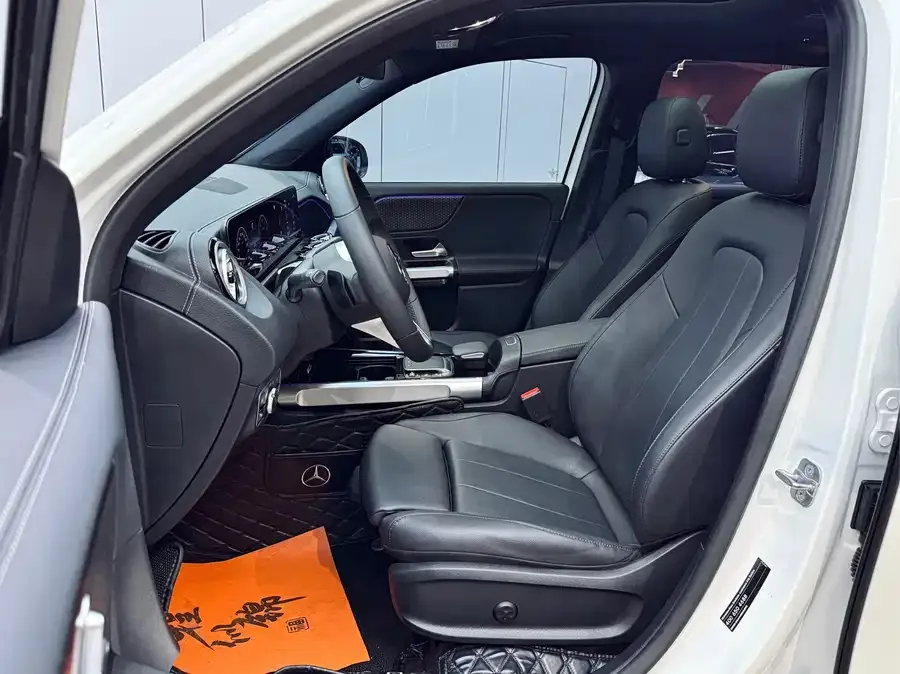 Mercedes-Benz GLB-Class Mercedes-Benz GLB 2024 GLB 220 Dynamic 2024 — миниатюра 3