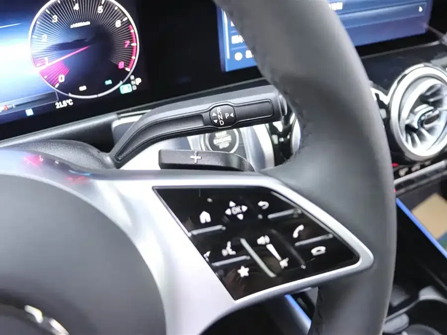 Mercedes-Benz GLB-Class Mercedes-Benz GLB 2024 facelift GLB 220 Dynamic 2025 — миниатюра 3