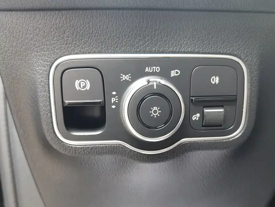 Mercedes-Benz GLB-Class Mercedes-Benz GLB 2024 GLB 220 Dynamic 2024 — миниатюра 4