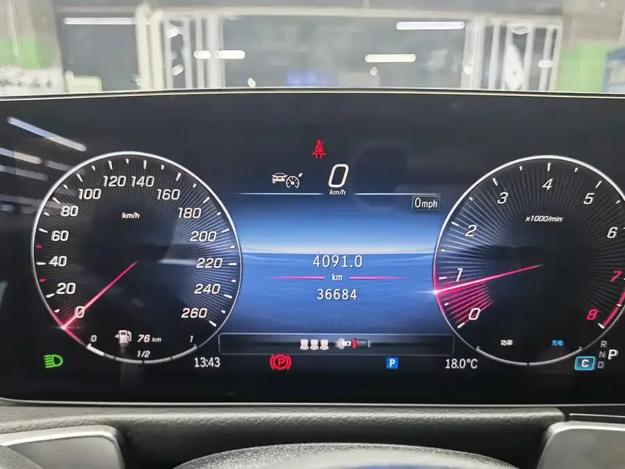 Mercedes-Benz GLB-Class Mercedes-Benz GLB 2024 GLB 220 Dynamic 2024 — миниатюра 5