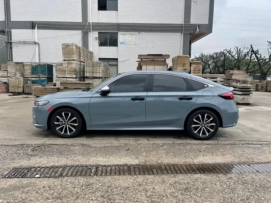 Honda Integra Stylish 2023 HATCHBACK 240TURBO Manual Exclusive Edition 2024 — миниатюра 2