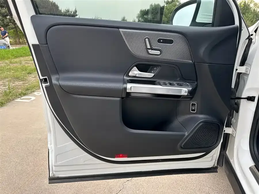 Mercedes-Benz GLB-Class Mercedes-Benz GLB 2023 GLB 220 Fashion Edition 2023 — миниатюра 4