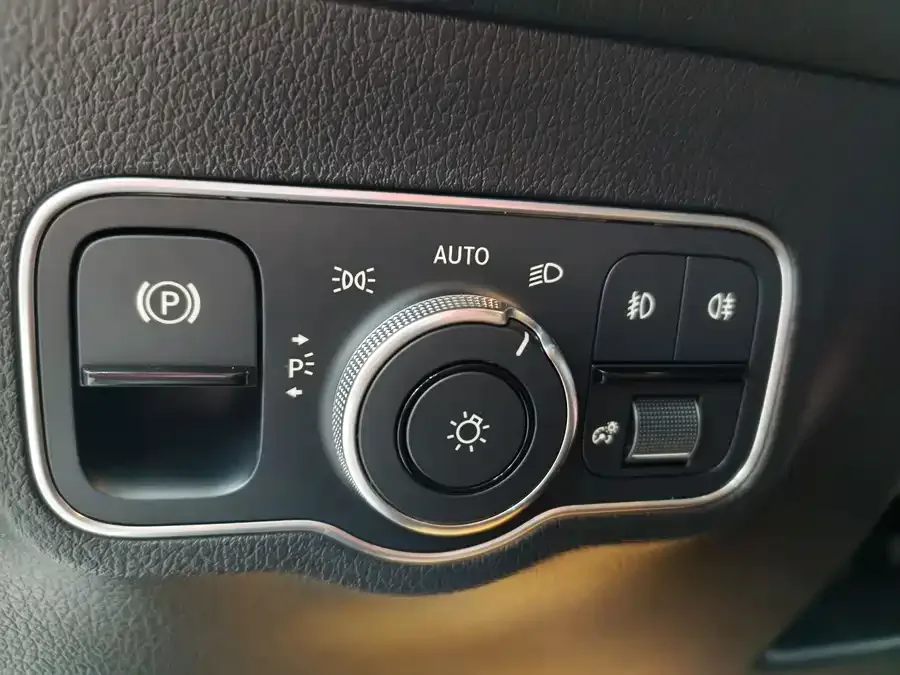 Mercedes-Benz GLB-Class Mercedes-Benz GLB 2022 GLB 220 4MATIC 2023 — миниатюра 3