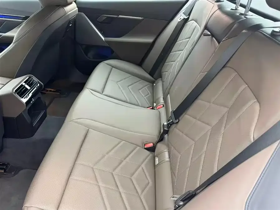 BMW 5 Series BMW 5 Series (Imported) 2024 525i M Sports Package 2025 — миниатюра 3