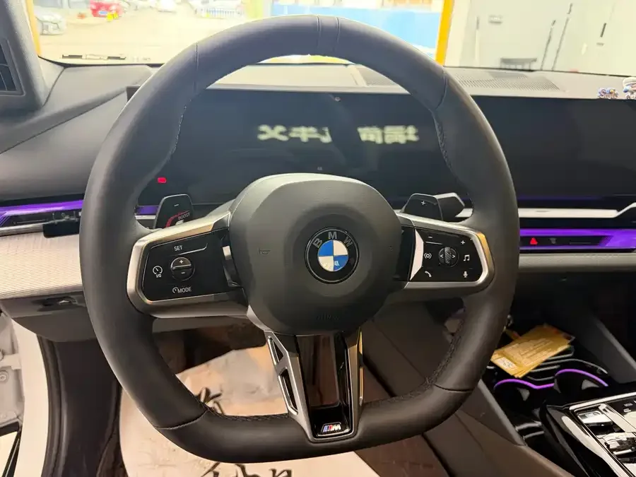 BMW 5 Series BMW 5 Series (Imported) 2024 525i M Sports Package 2024 — миниатюра 3