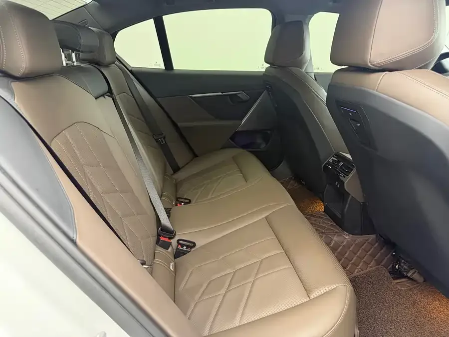 BMW 5 Series BMW 5 Series (Imported) 2024 525i M Sports Package 2024 — миниатюра 4