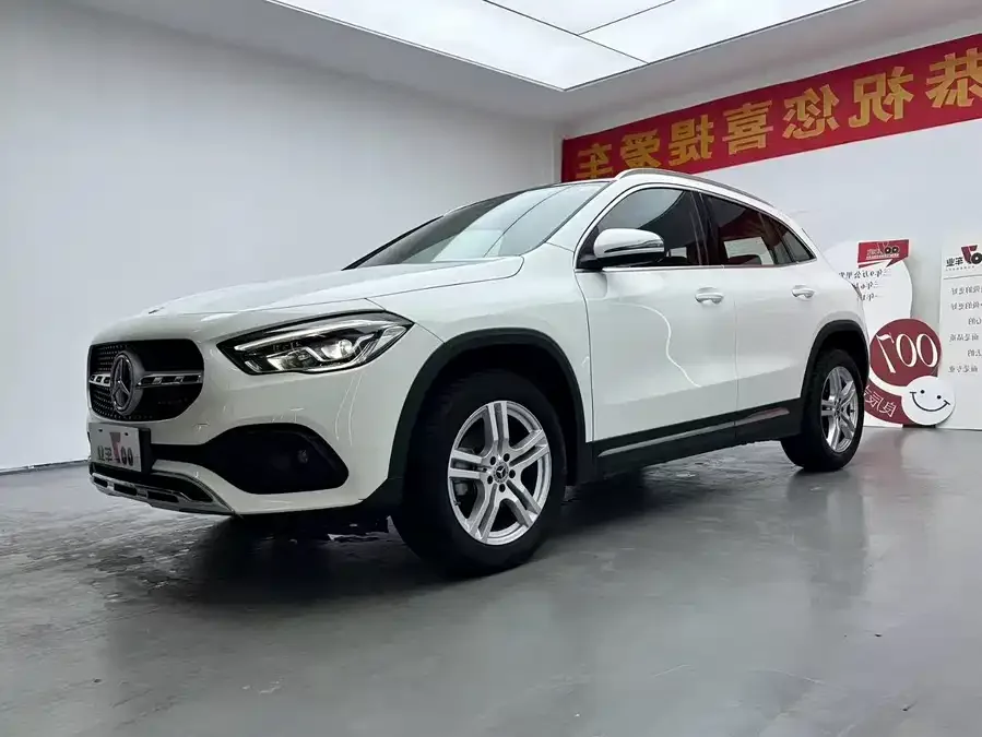 Mercedes-Benz GLA Mercedes-Benz GLA 2023 GLA 200 2023 — фото 1, купить с доставкой в Москву