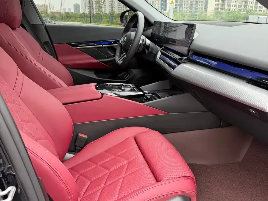 BMW 5 Series BMW 5 Series (Imported) 2024 525i M Sports Package 2026 — миниатюра 2