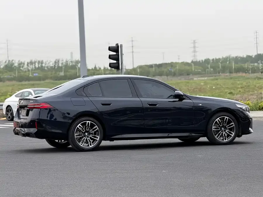 BMW 5 Series BMW 5 Series (Imported) 2024 525i M Sports Package 2026 — миниатюра 3